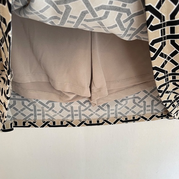 SUSAN GRAVER Women’s Size Large Liquid Knit Tan & Black Print Skort Skirt - Picture 2 of 6